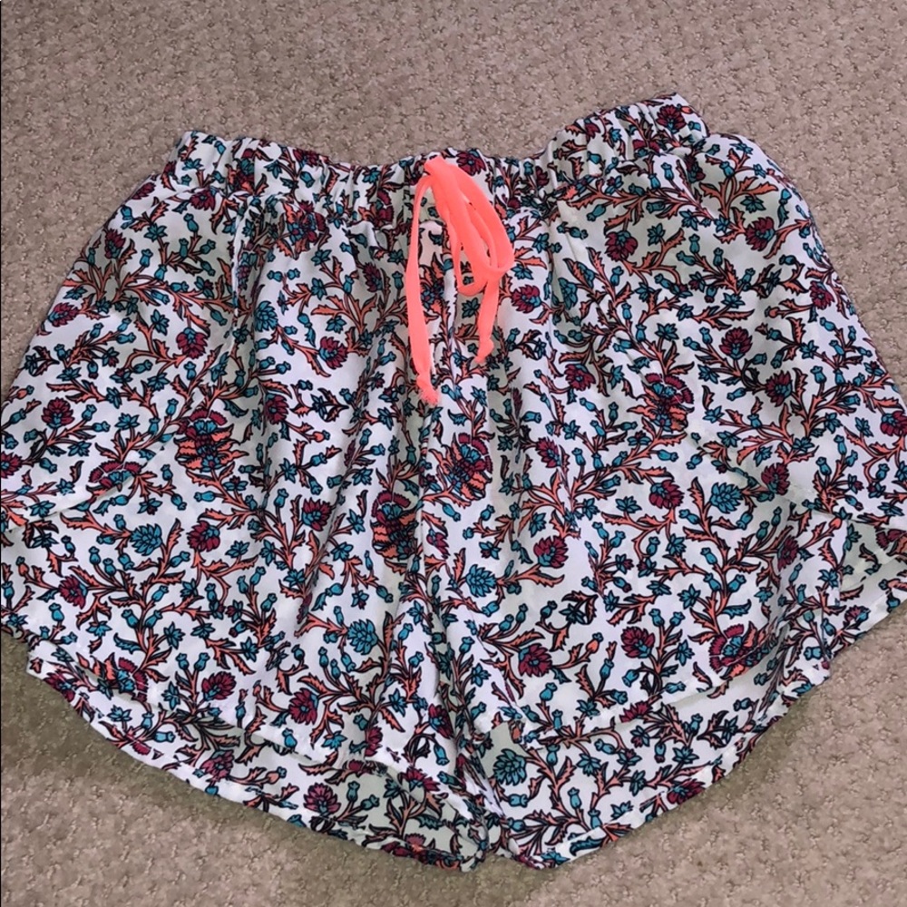 charlotte russe flowy shorts size medium